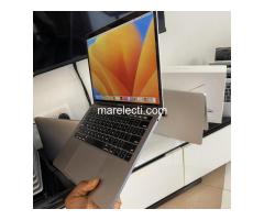 MacBook Pro 2017 Touch Bar 13 inches i5 - 10